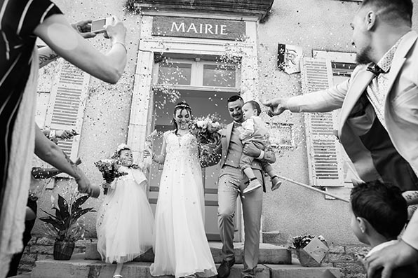 Photographe Dijon mariage sortie de mairie