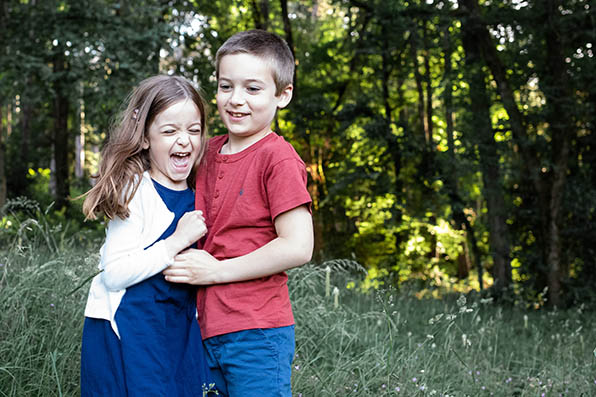 Photographe_famille_Dijon_enfants-rient_chatouilles