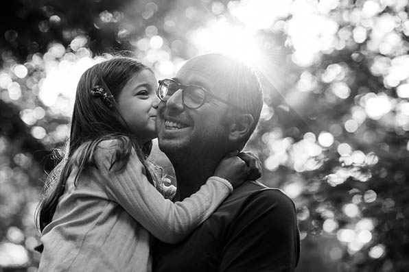 Photographe_famille_Dijon_papa_fille_bisou