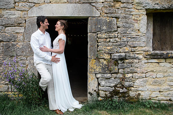 Photographe Dijon Bourgogne mariage couple mur en pierre