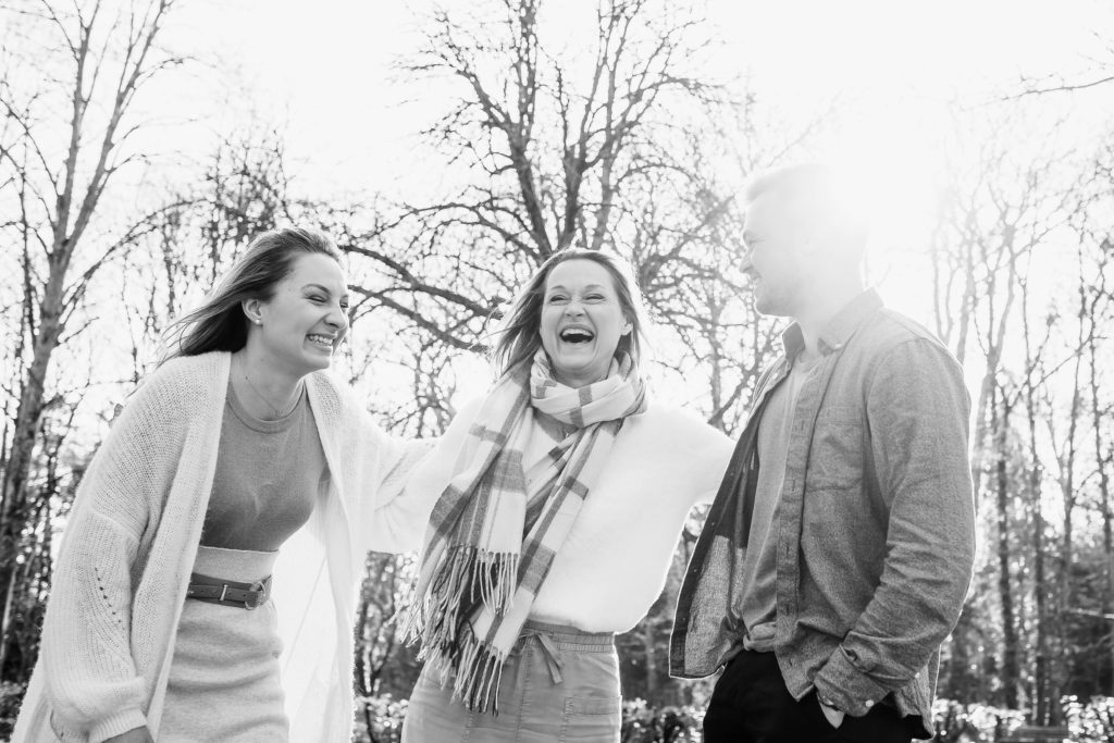 Photographe dijon famille maman et enfants rient