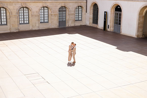 Photographe mariage dijon photo couple seuls au monde