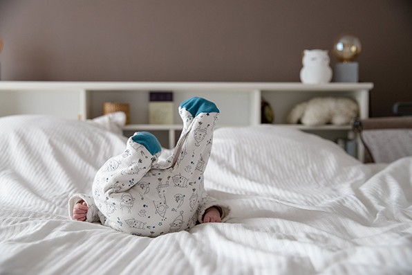 photographe-naissance-bebe-dijon-bourgogne-bebe-pieds-bebe