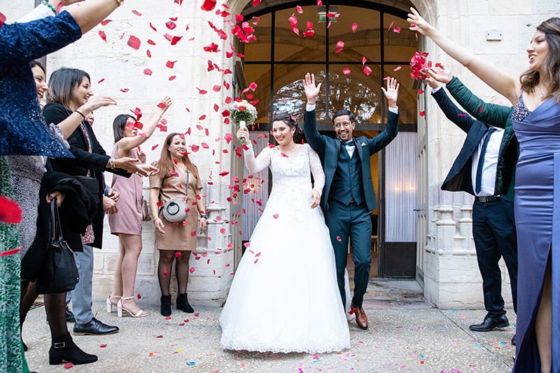 Photographe-mariage-dijon-couple sortie mairie