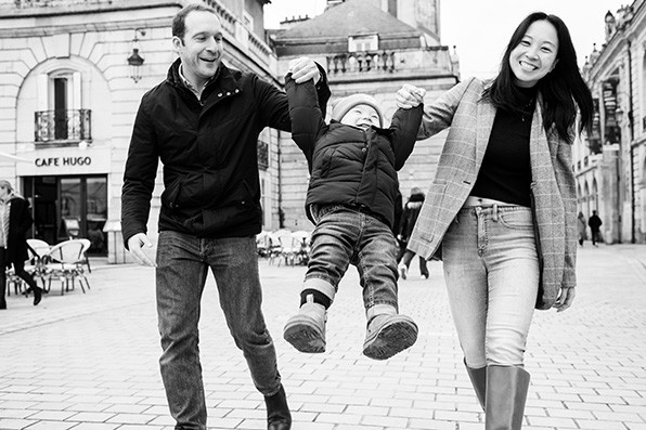 Découvrez cette belle séance photo en famille à Dijon lors de la période de Noël, un grand moment de retrouvailles pour cette belle famille!