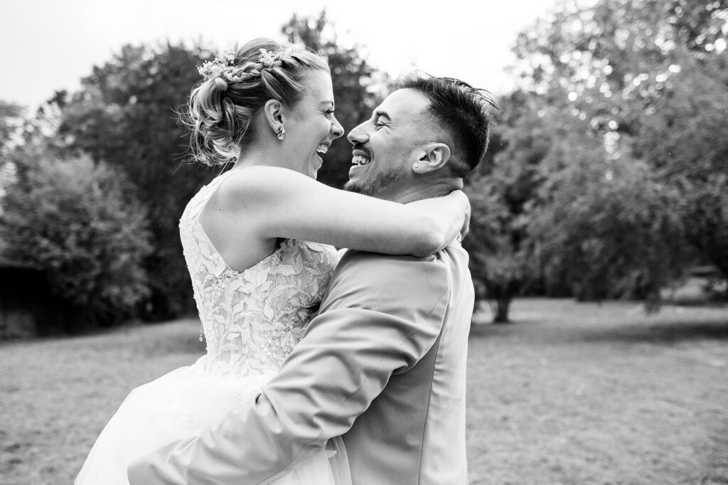 Photographe mariage dijon couple complice