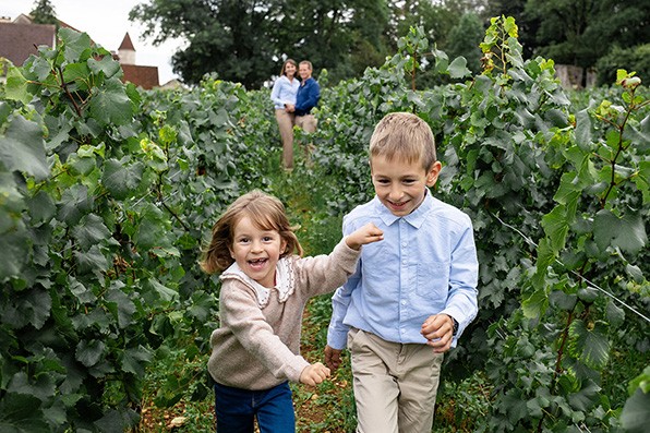 enfants courant seance photo famille